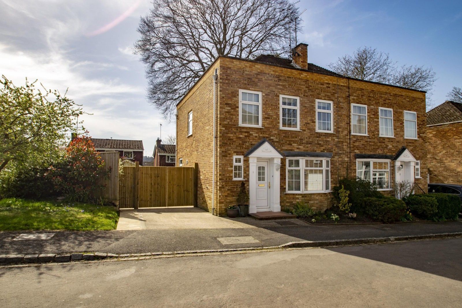 4 bed semidetached house for sale in Millers Close, Goring On Thames RG8 Zoopla