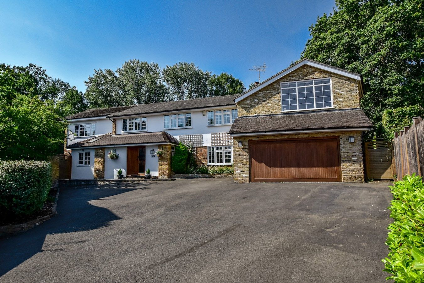 5 bed detached house for sale in Woodlands Close, Gerrards Cross SL9