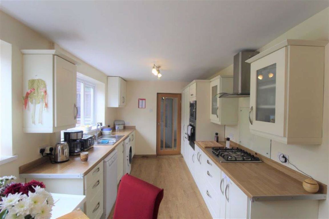 3 bed end terrace house for sale in Church Fold, Glossop, Derbyshire