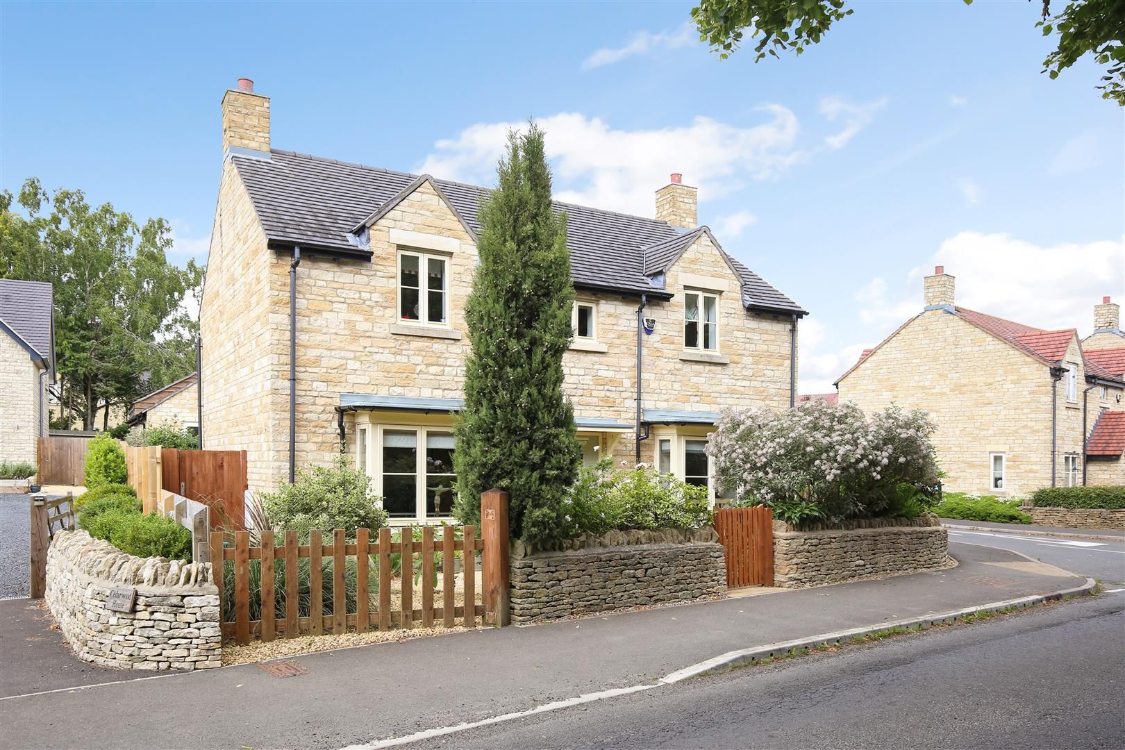 5 bed detached house for sale in Woodlands Close, Stroud GL6