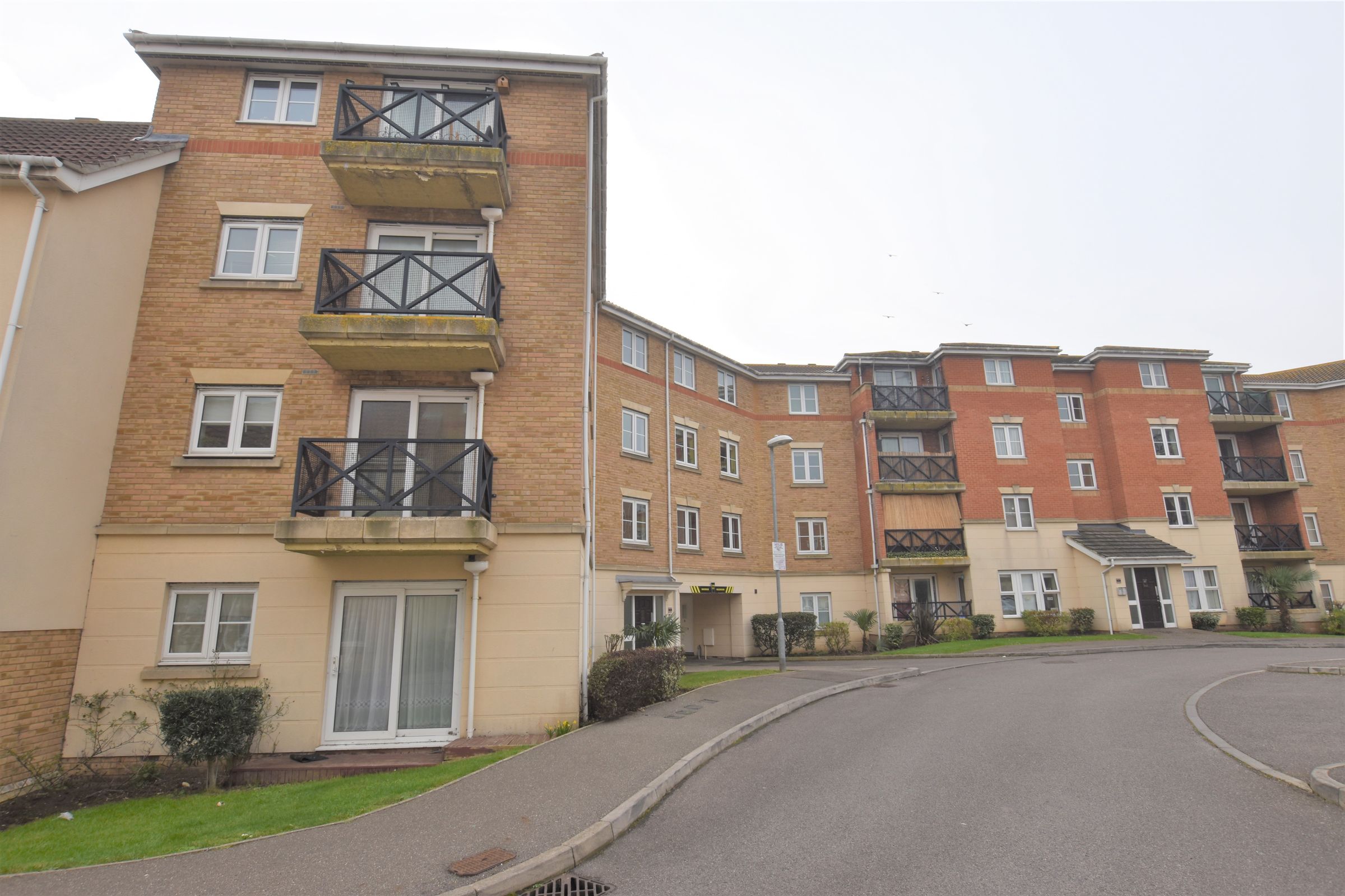 2 bed flat for sale in Retort Close, Southend On Sea SS1 Zoopla