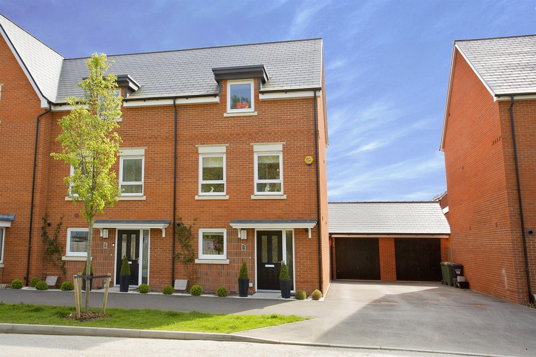 3 bed town house for sale in Kingsman Drive, Botley, Southampton SO32