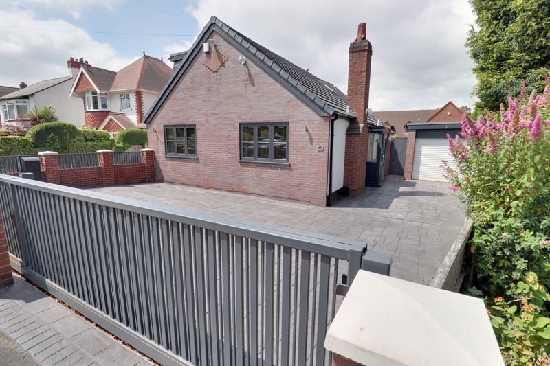 5 bed detached bungalow for sale in Hilton Lane, Great Wyrley, Walsall
