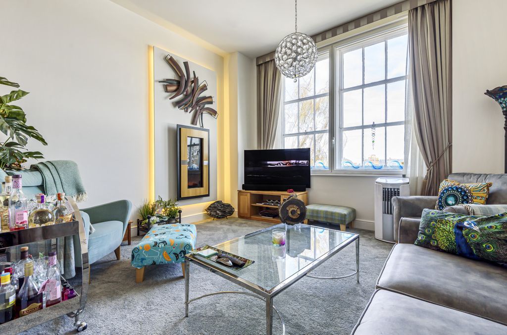 2 bed flat for sale in Court Street, Faversham ME13 Zoopla