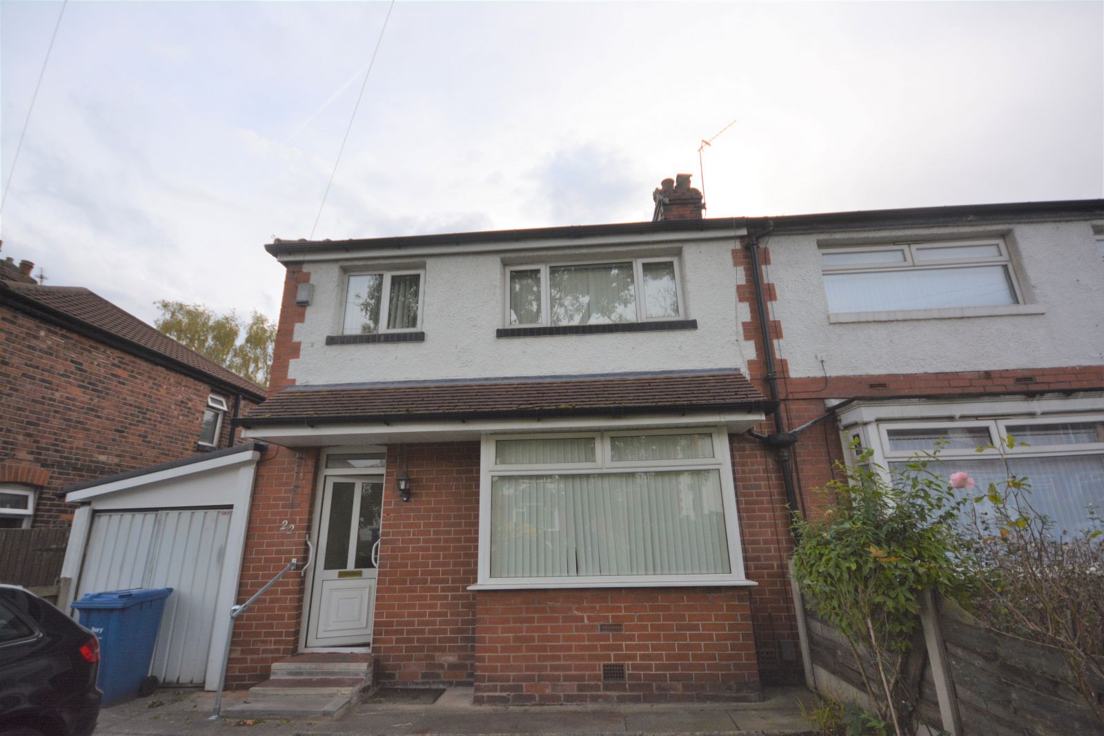 3 bed semidetached house for sale in Windsor Avenue, Whitefield