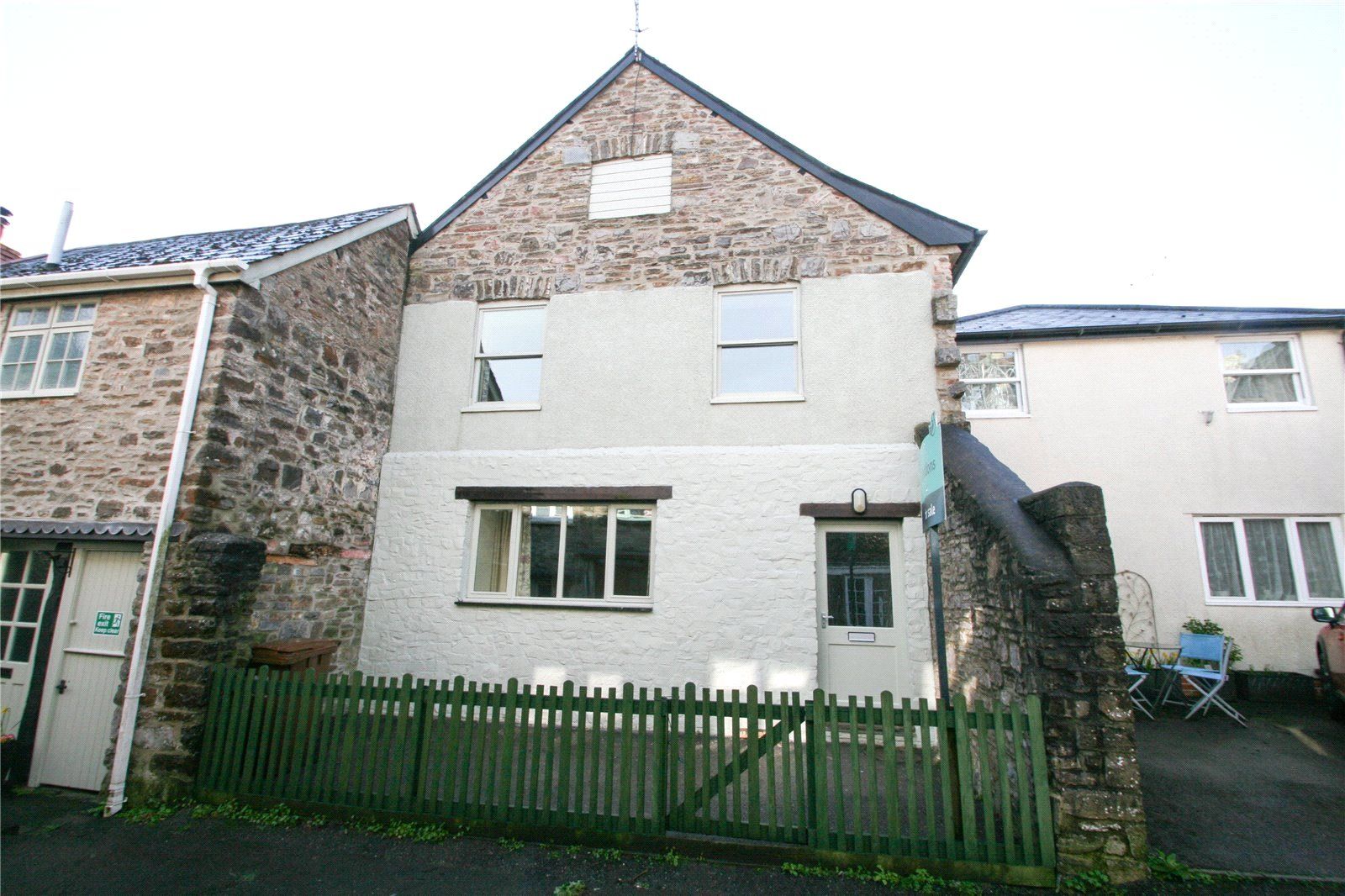 3 bed terraced house to rent in Silver Street, Bampton, Tiverton, Devon