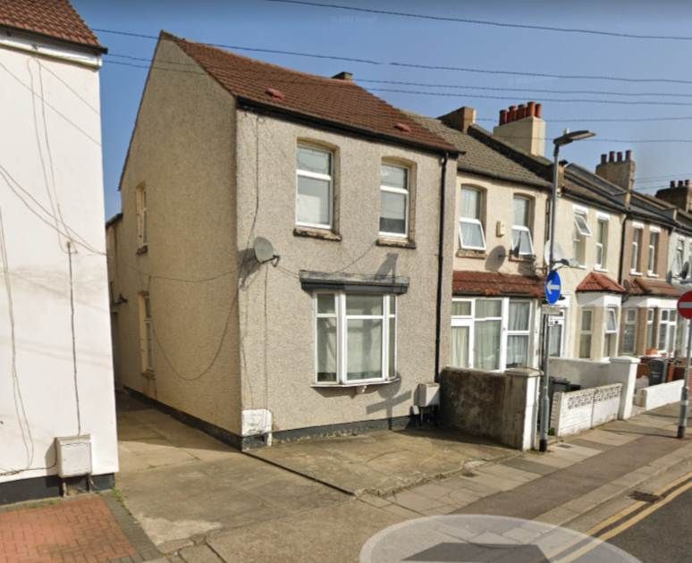 4 bed terraced house to rent in Victoria Road, Barking IG11 Zoopla