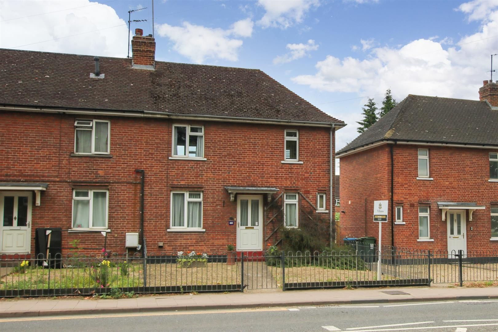 2 bed end terrace house for sale in Oxford Road, Aylesbury HP19 Zoopla