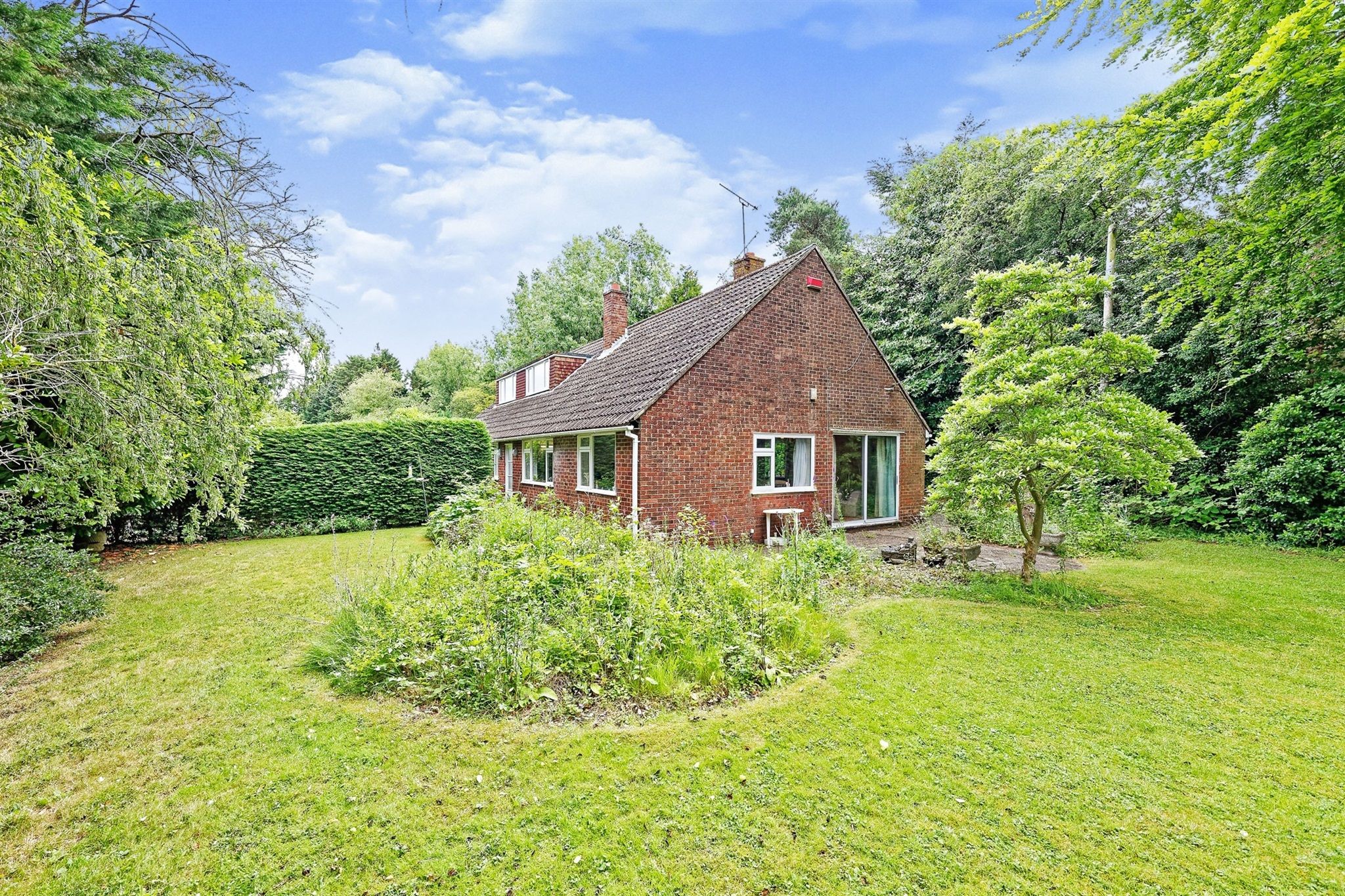4 bed detached bungalow for sale in Newnham Lane, Eastling, Faversham