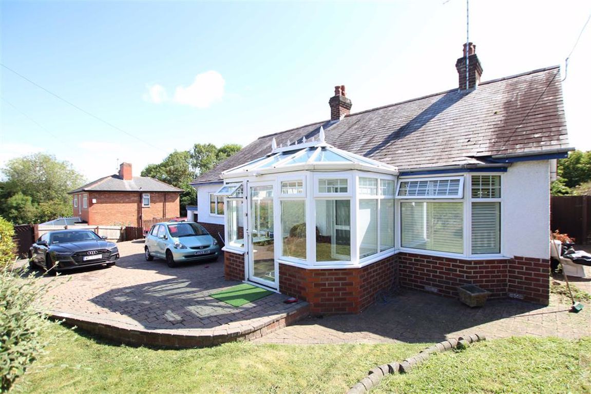 3 bed detached bungalow for sale in Halkyn Road, Flint, Flintshire CH6