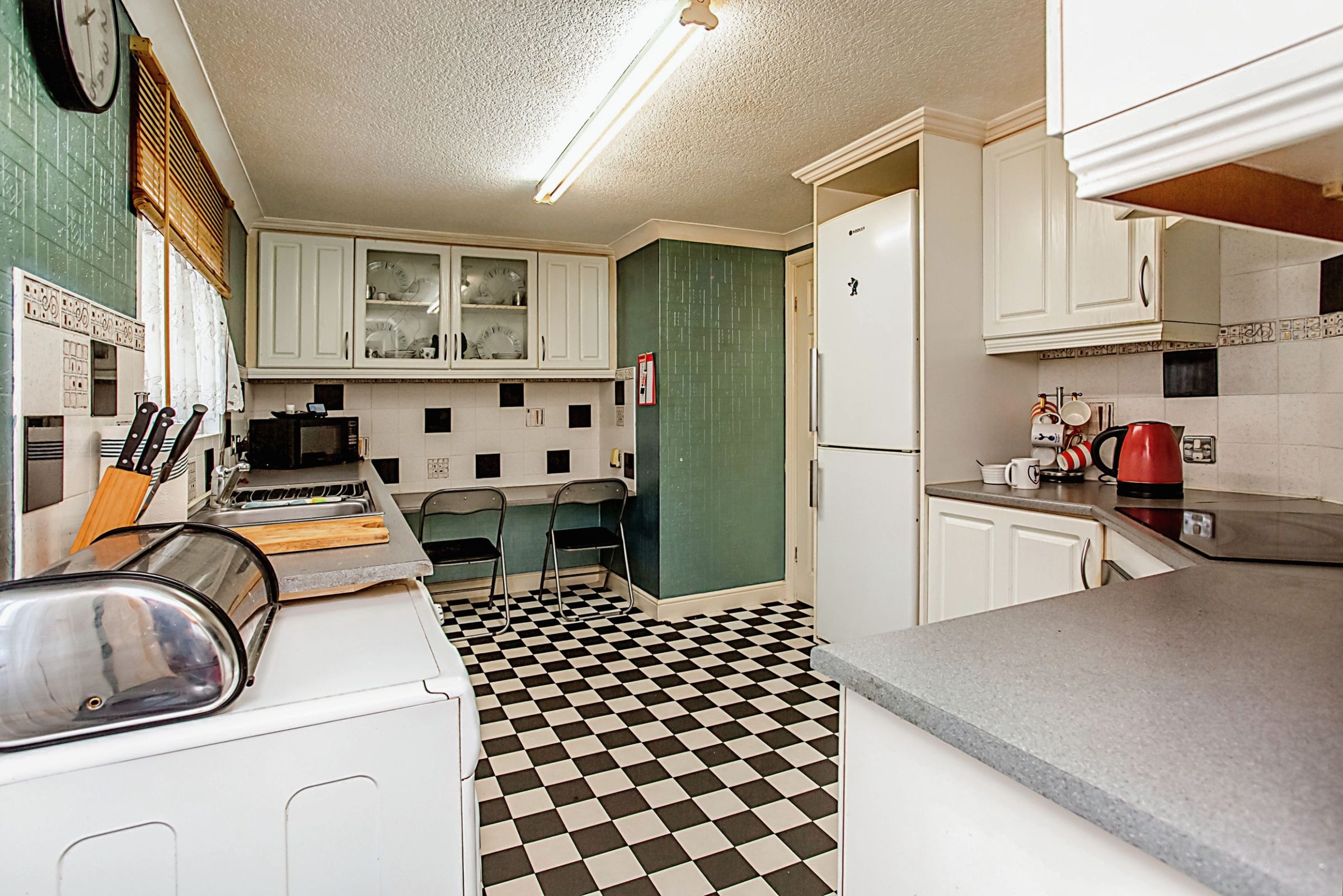 2 bed mobile/park home for sale in Kings Park, Canvey Island SS8 Zoopla