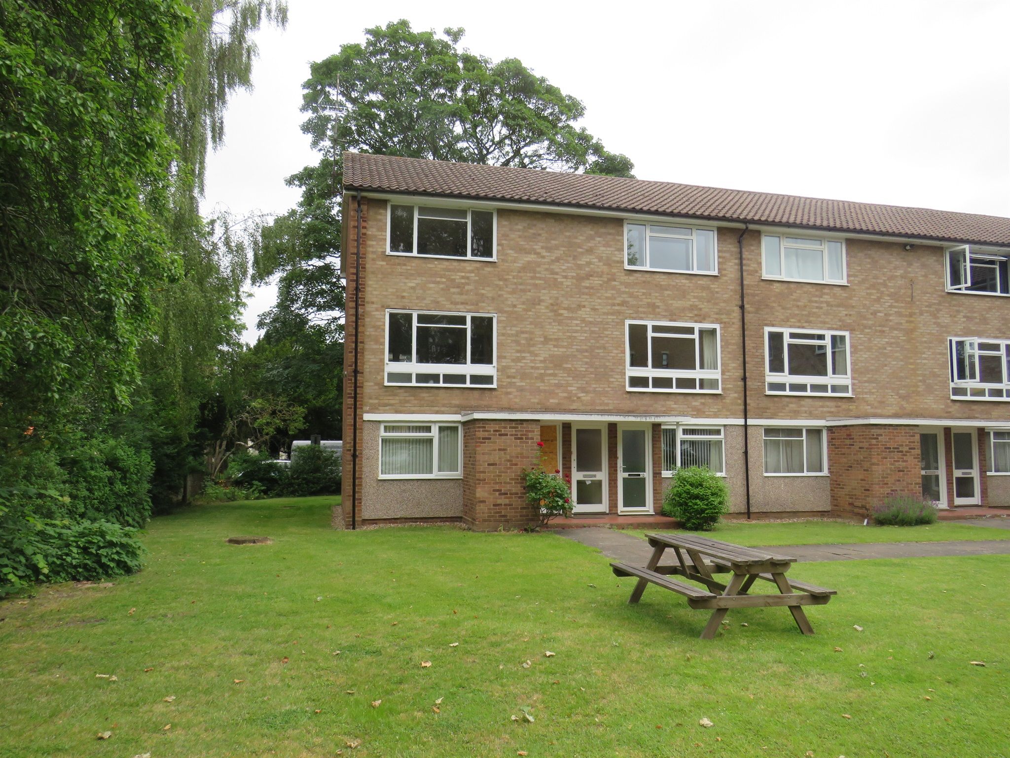 2 bed flat for sale in St. Leonards Road, Windsor SL4 Zoopla