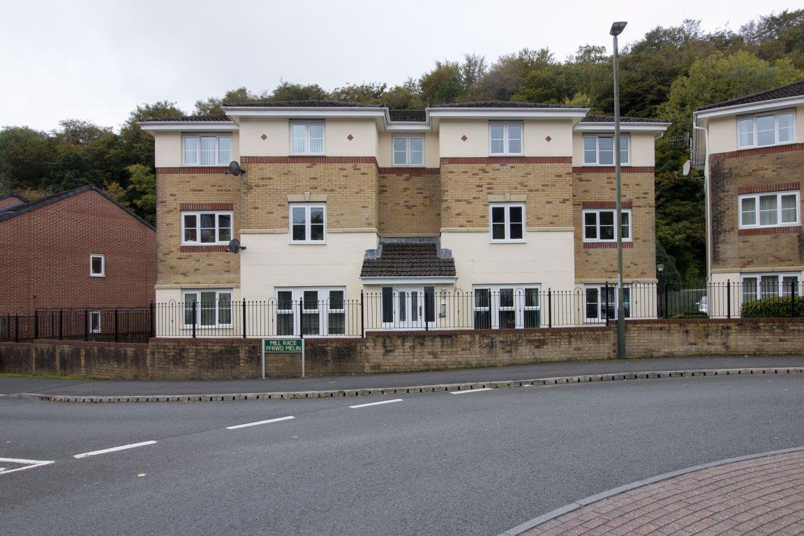 2 bed flat to rent in Coed Celynen Drive, Abercarn, Newport NP11 Zoopla