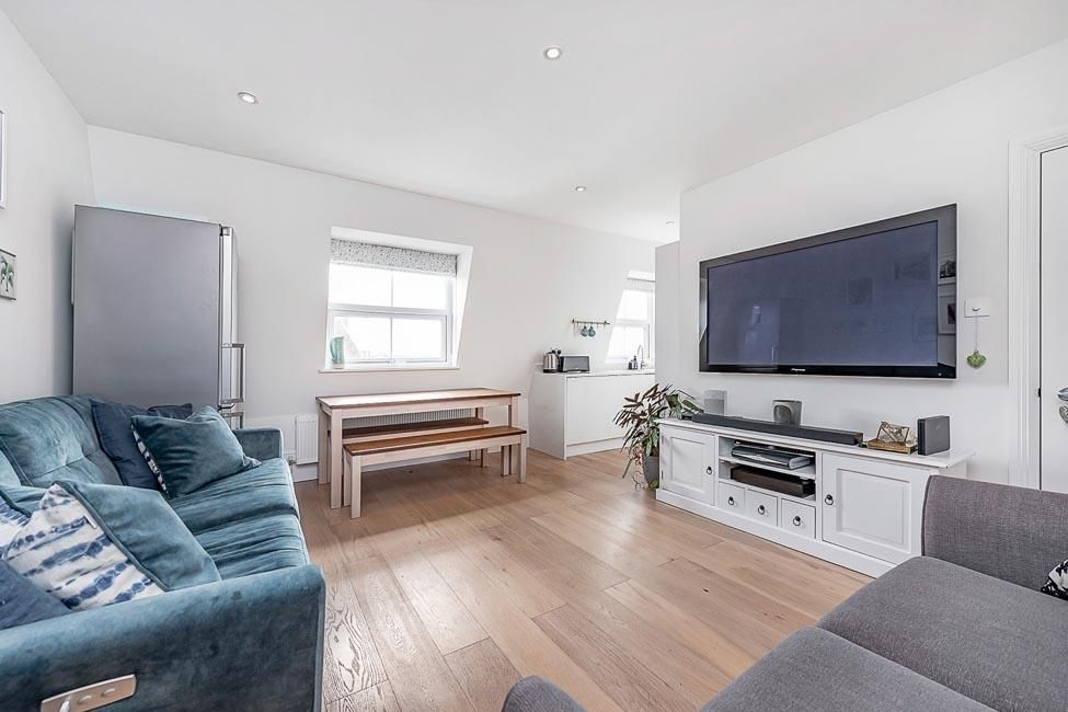 2 bed flat for sale in Lavender Hill, London SW11 Zoopla