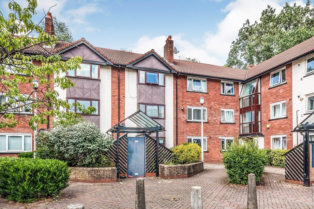 3 bed flat for sale in Squires Court, Canterbury Gardens, Salford, Greater Manchester M5 Zoopla