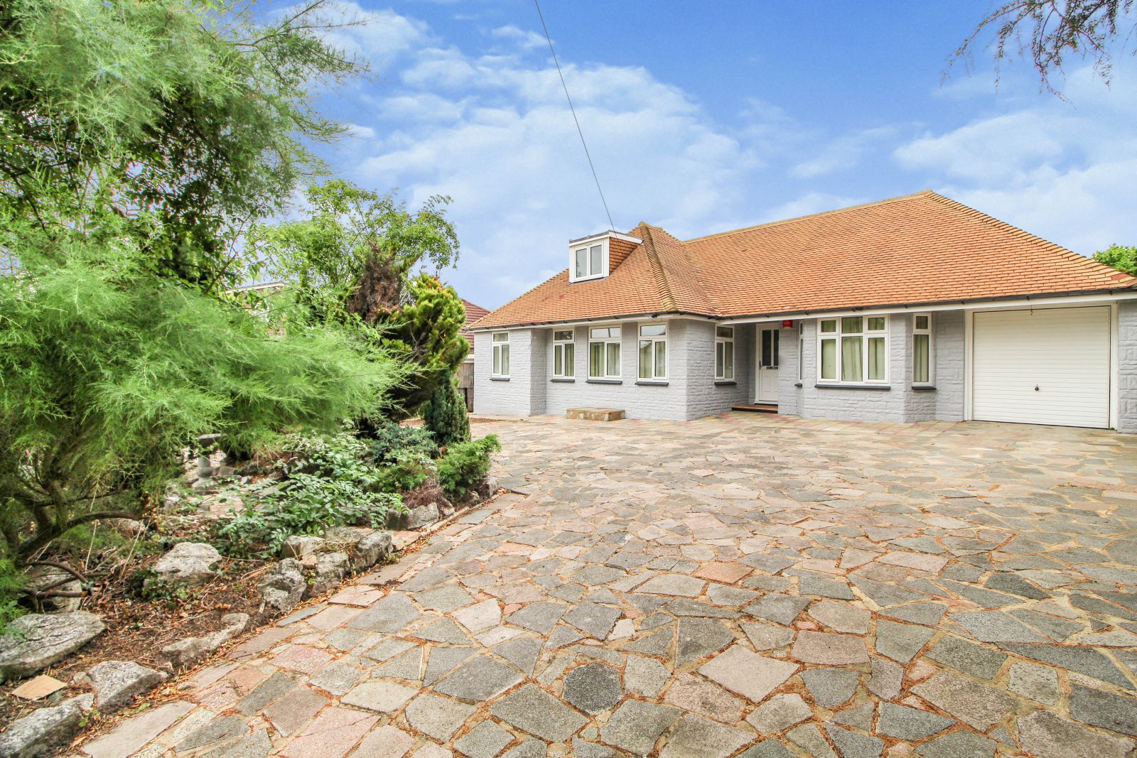 3 bed detached bungalow to rent in Elms Road, Harrow Weald HA3 Zoopla