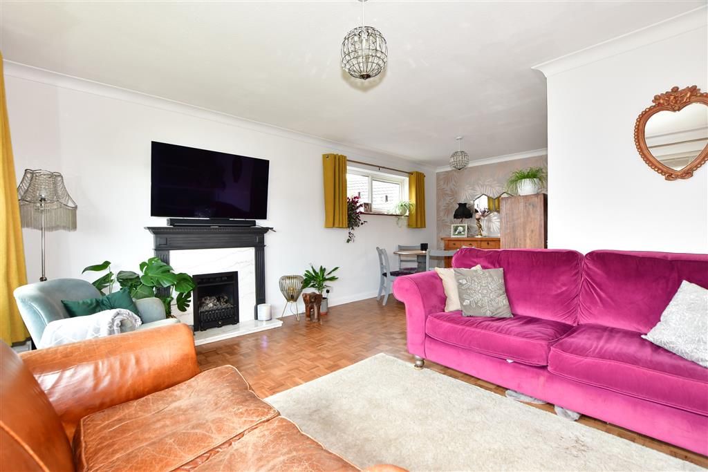 3 bed detached bungalow for sale in Madginford Road, Bearsted