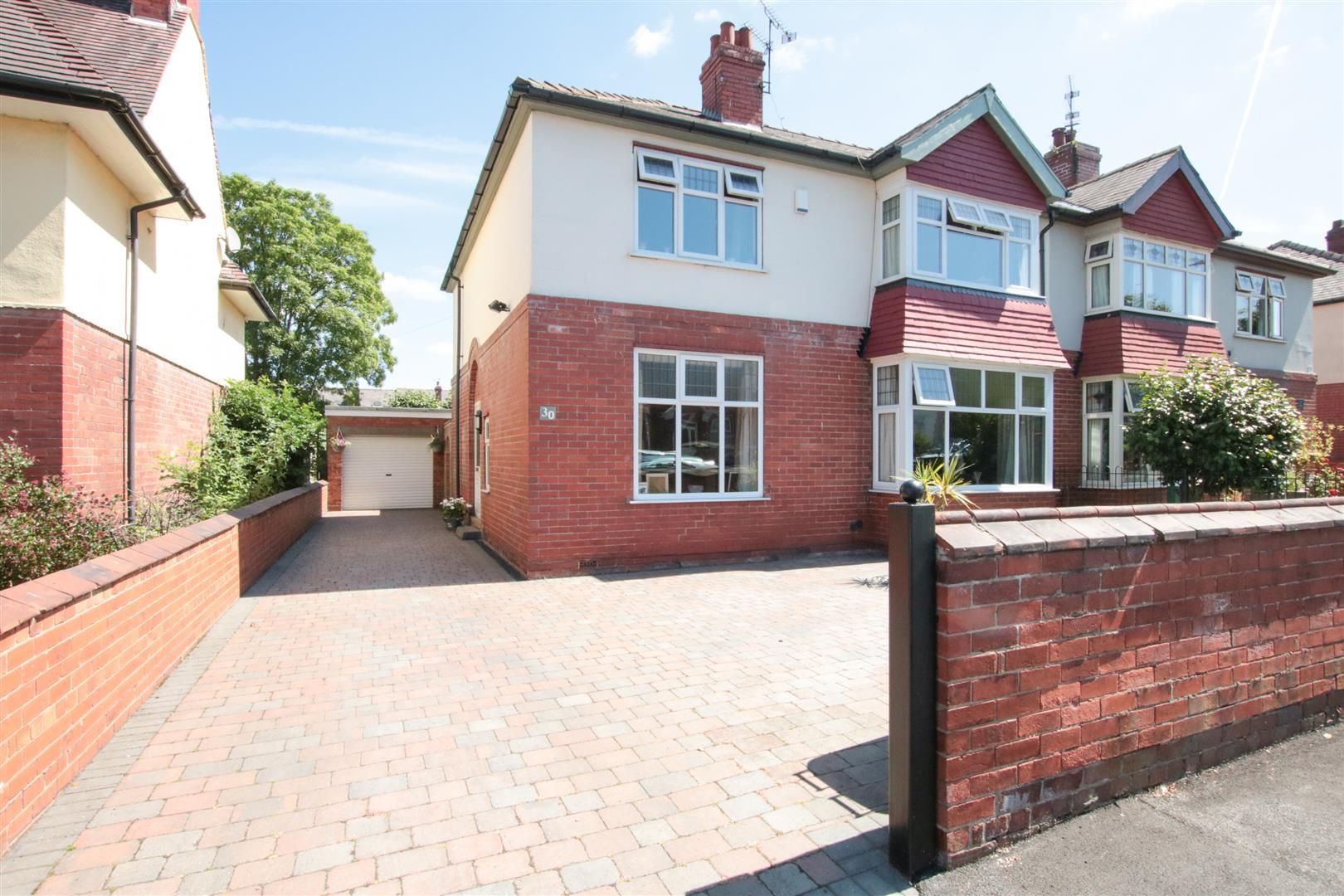 4 bed semidetached house for sale in Axholme Road, Wheatley, Doncaster