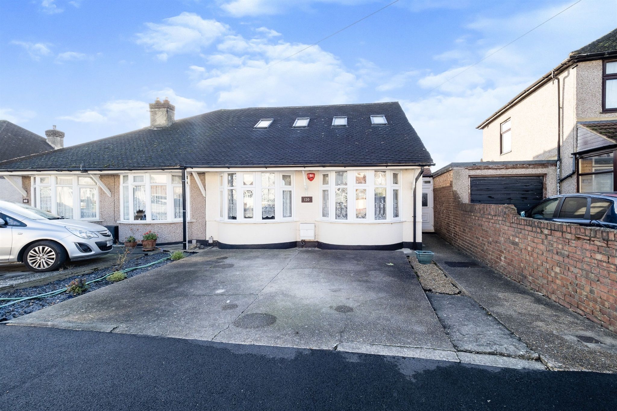 4 bed semidetached bungalow for sale in Rothbury Avenue, Rainham RM13