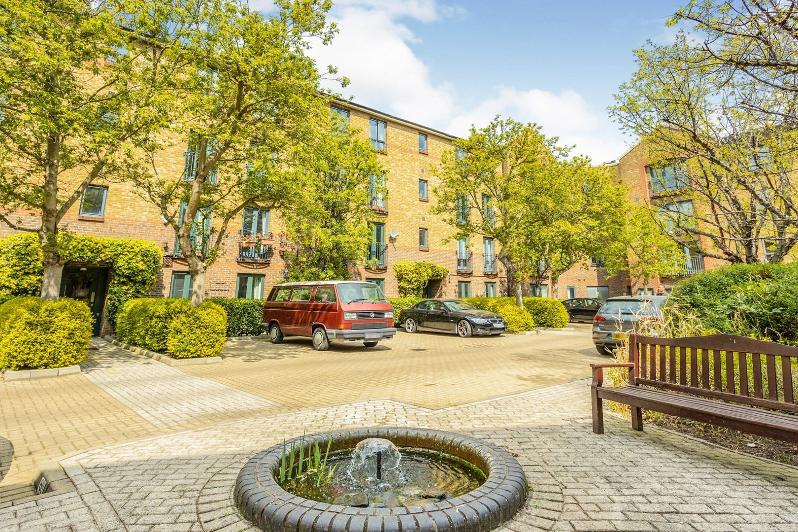 Kempton Court, Whitechapel E1  