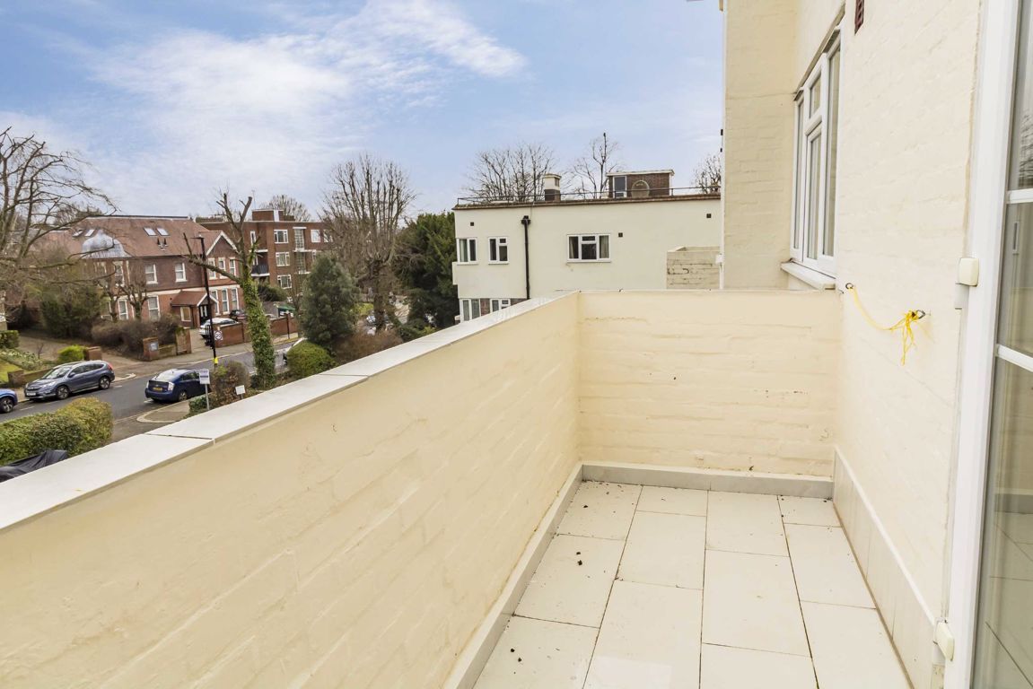 3 bed flat to rent in Eaton Rise, London W5 Zoopla