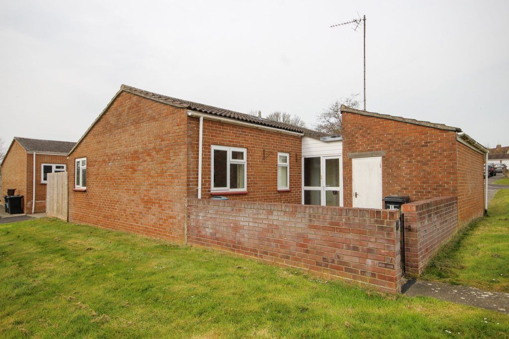 3 bed detached bungalow for sale in Clifton Close, Yeovil, Somerset BA21 Zoopla