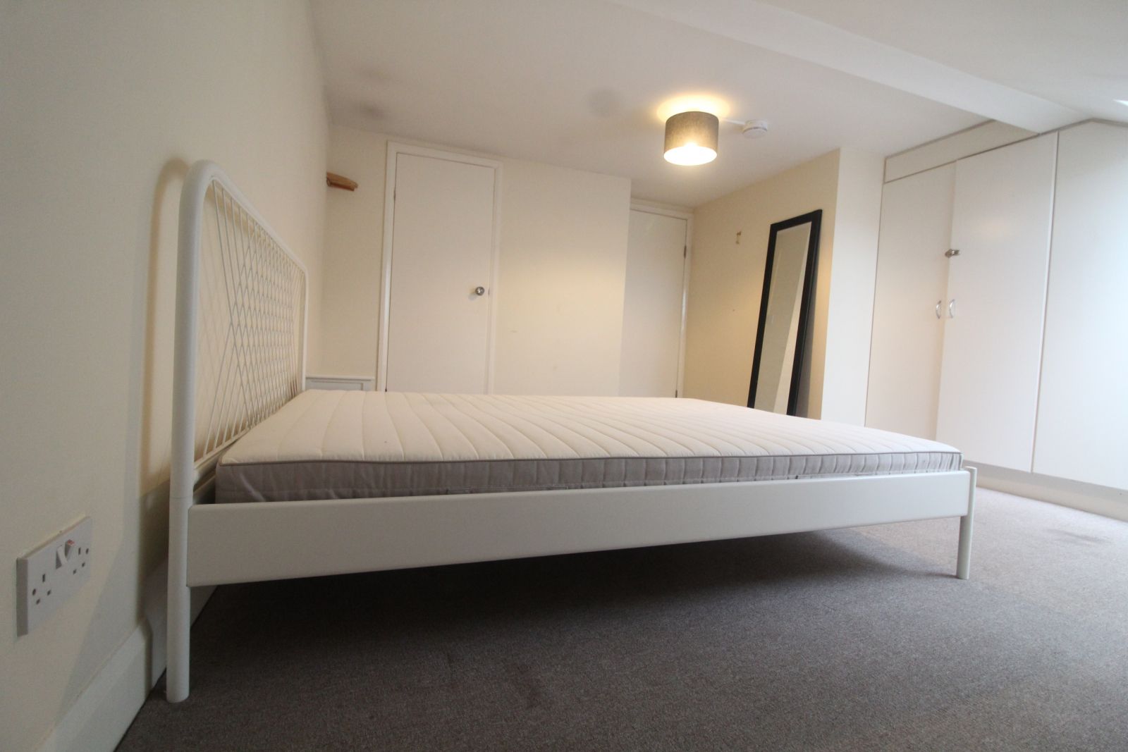 Room to rent in Hamilton Road, London SW19 Zoopla