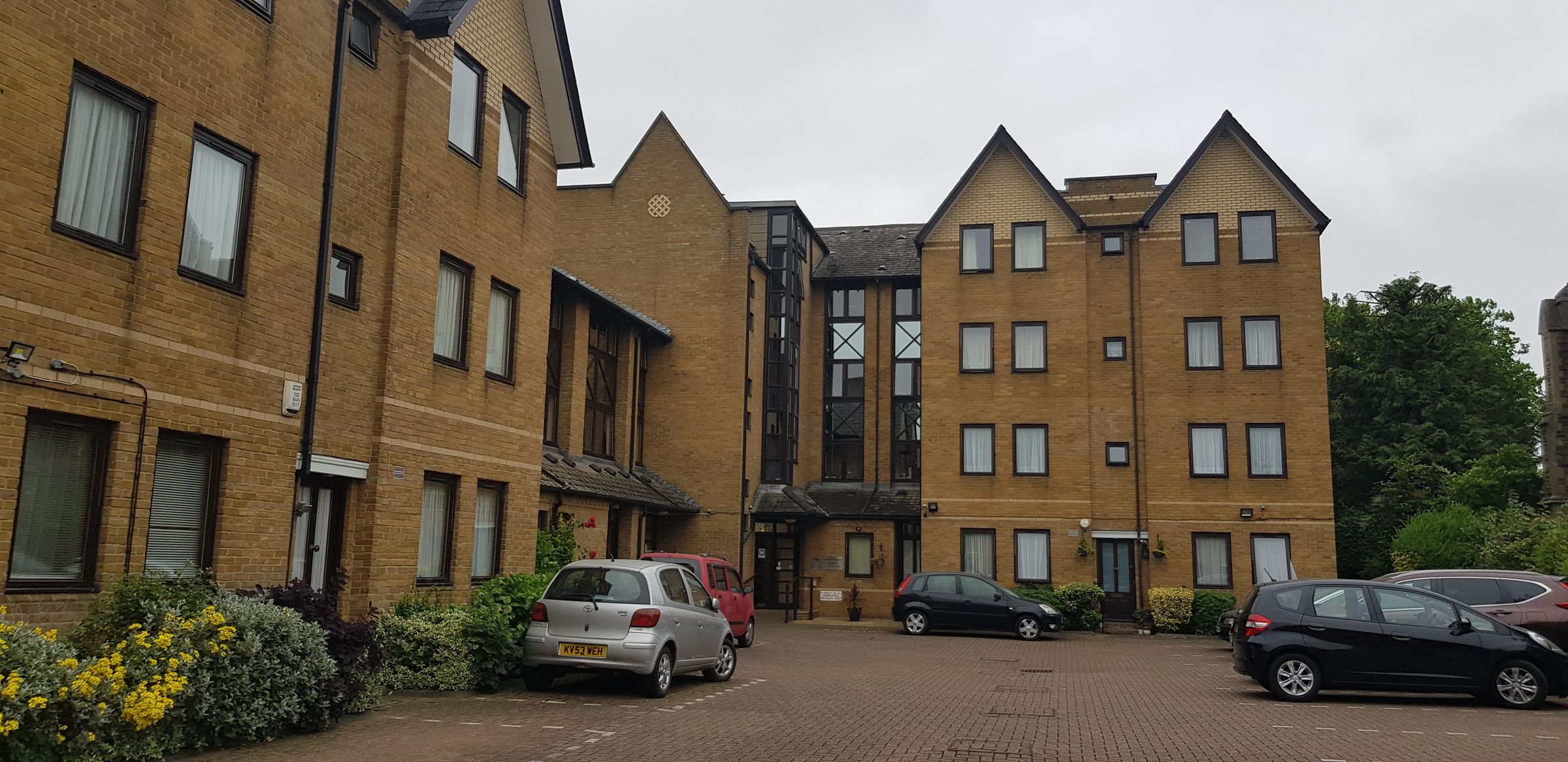2 bed flat for sale in Hamilton Square, Sandringham Gardens, North