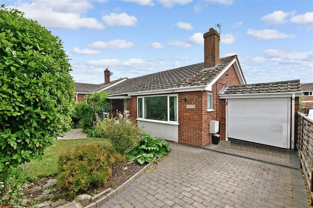 2 bed detached bungalow for sale in Huntington Road, Coxheath