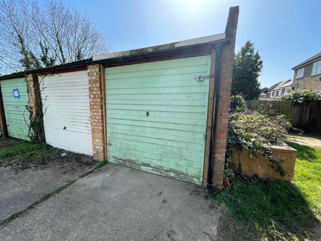 Garage 8 Rear Of 31/33 Warren Road Chingford London E4  
