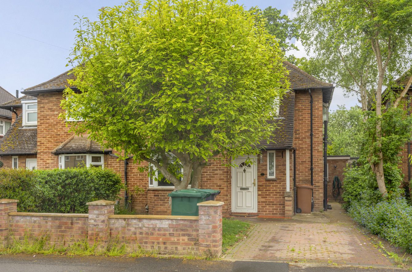 3 bed semidetached house for sale in Tudor Way, Mill End