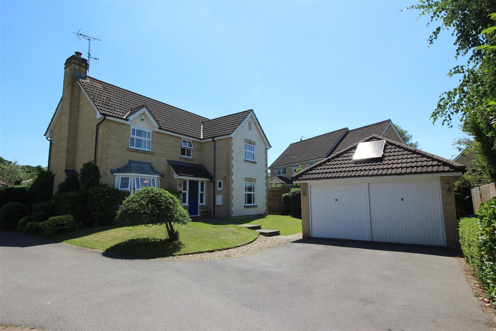 4 bed detached house for sale in Lansdowne Crescent, Derry Hill, Calne