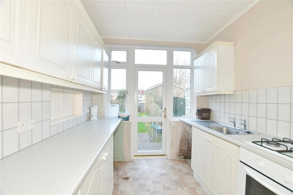 3 bed semidetached house for sale in Morton Gardens, Wallington