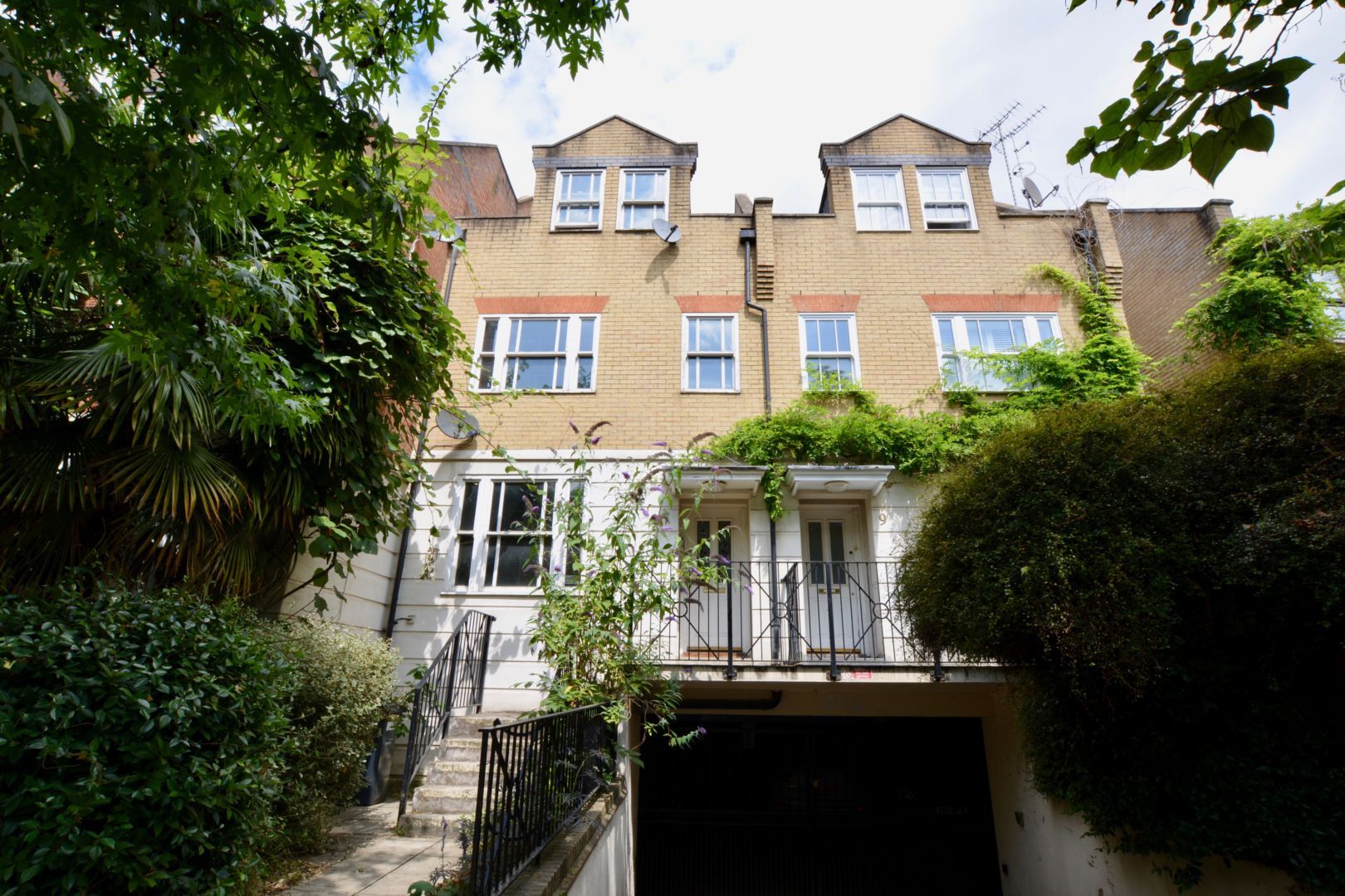 Langley Lane, London SW8  