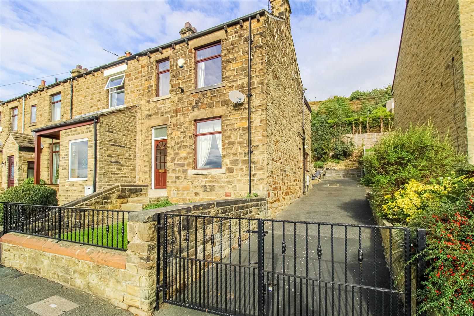 2 bed town house for sale in Low Road, Thornhill, Dewsbury WF12 Zoopla
