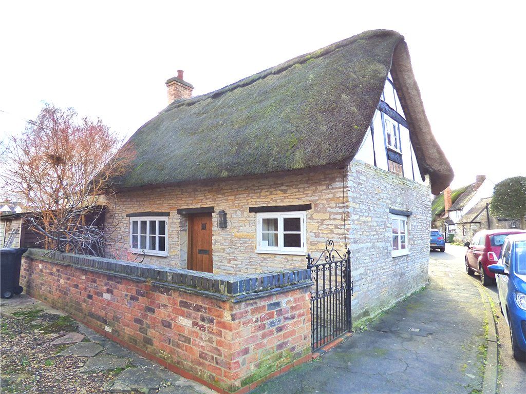 2 bed detached house for sale in Church Street, Offenham, Evesham WR11