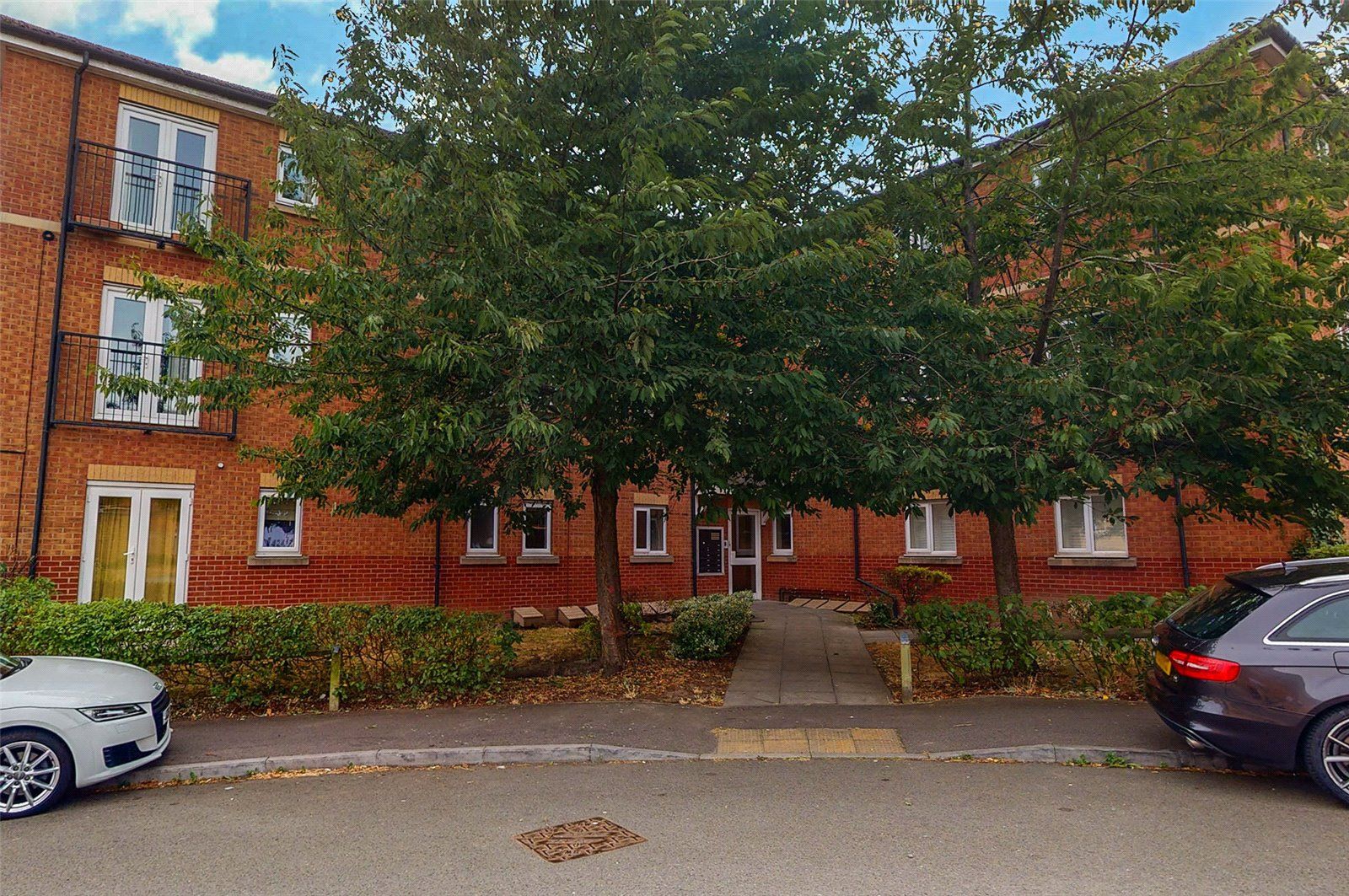 2 bed flat for sale in Beeston Courts, Laindon, Basildon SS15 Zoopla