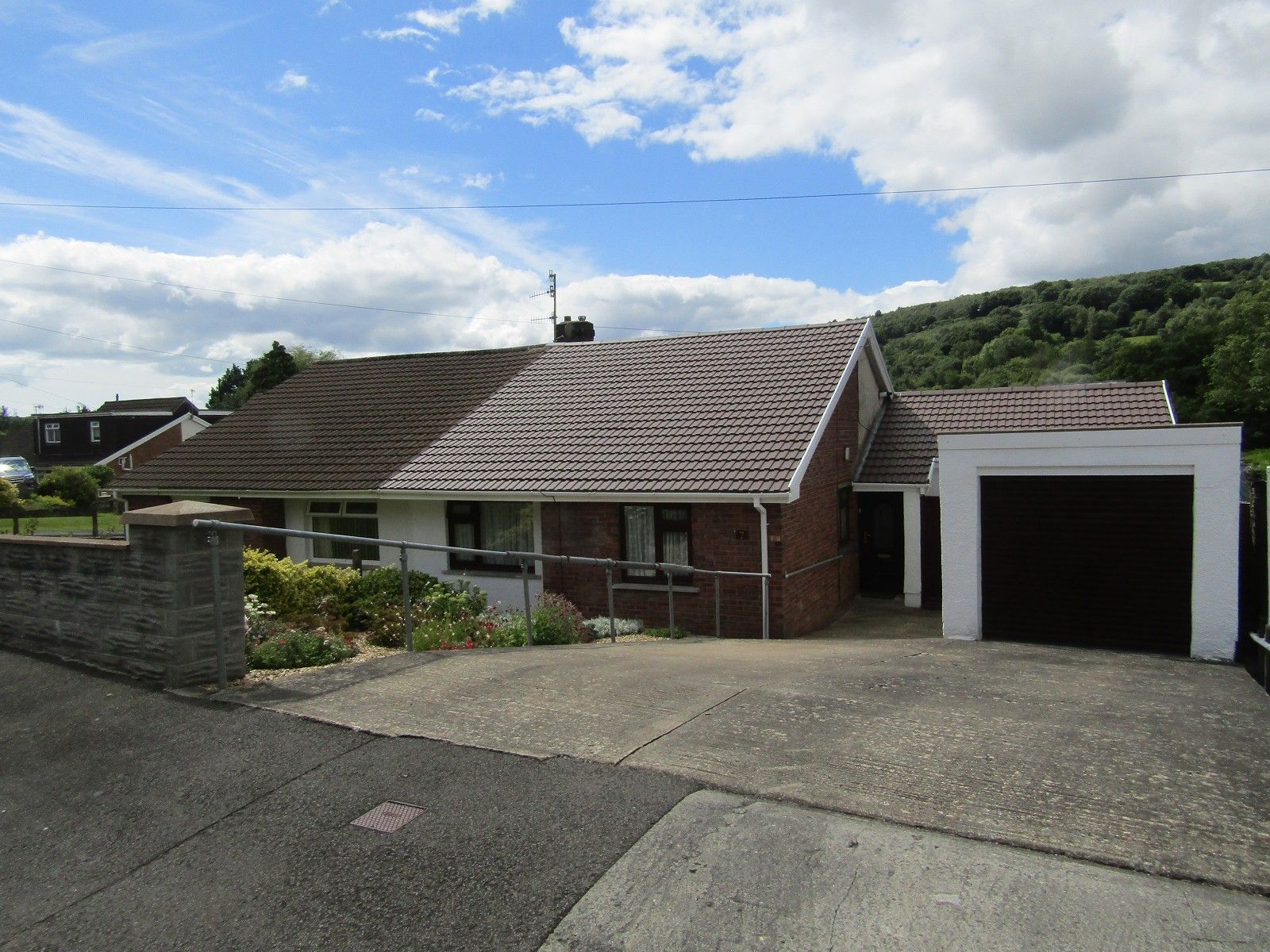 4 bed semidetached bungalow for sale in Waun Penlan, Pontardawe