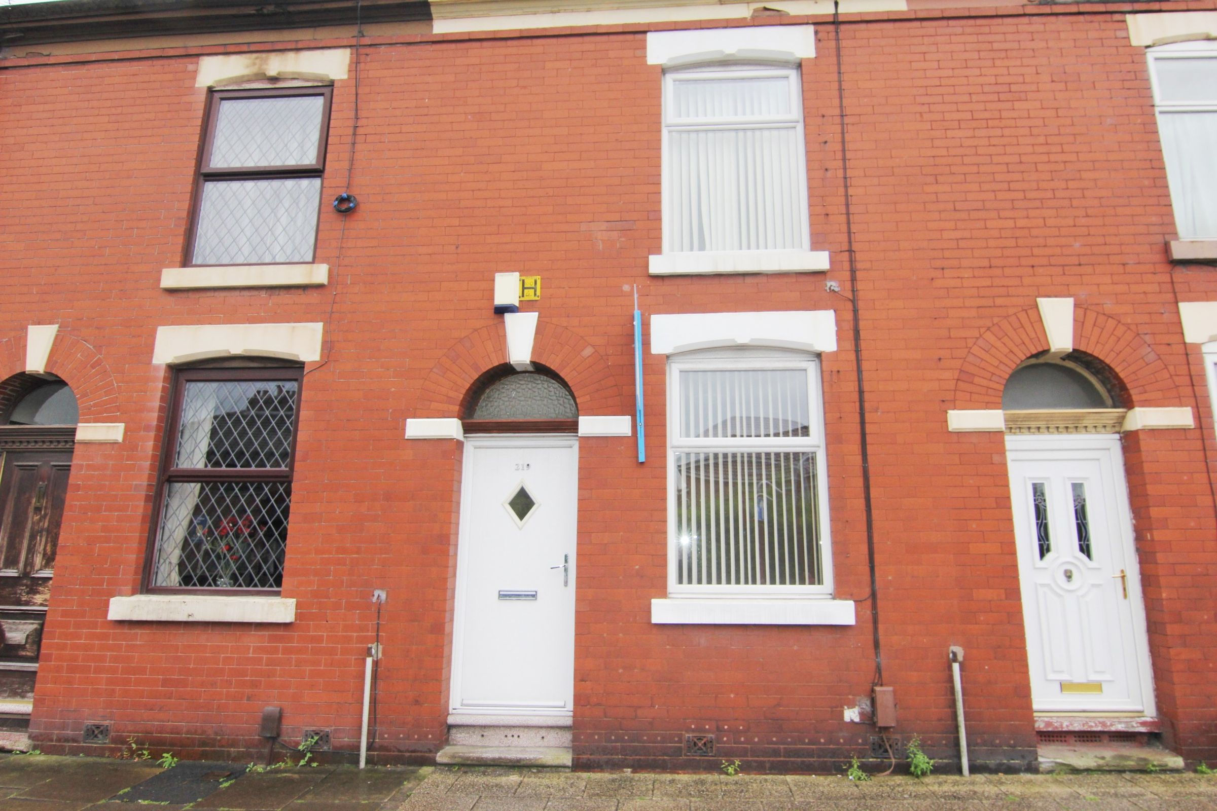 2 bed terraced house to rent in Manor Road, Droylsden, Manchester M43