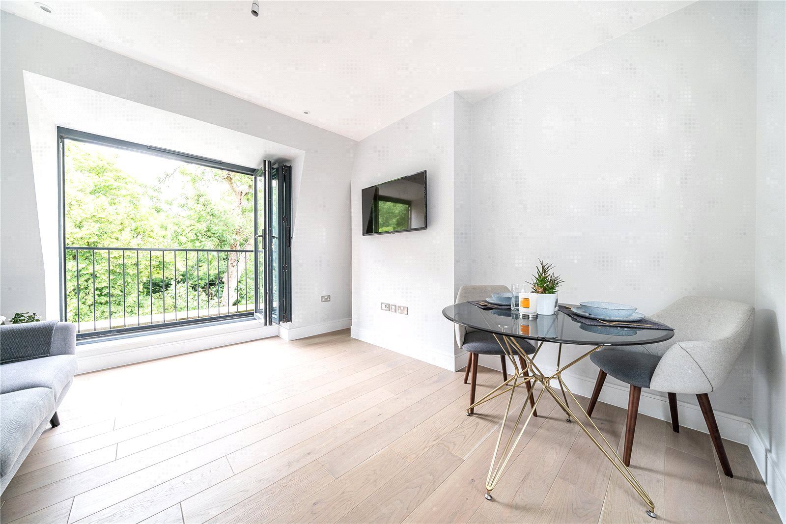 Ph 8 Frognal Court, Finchley Road, London NW3  