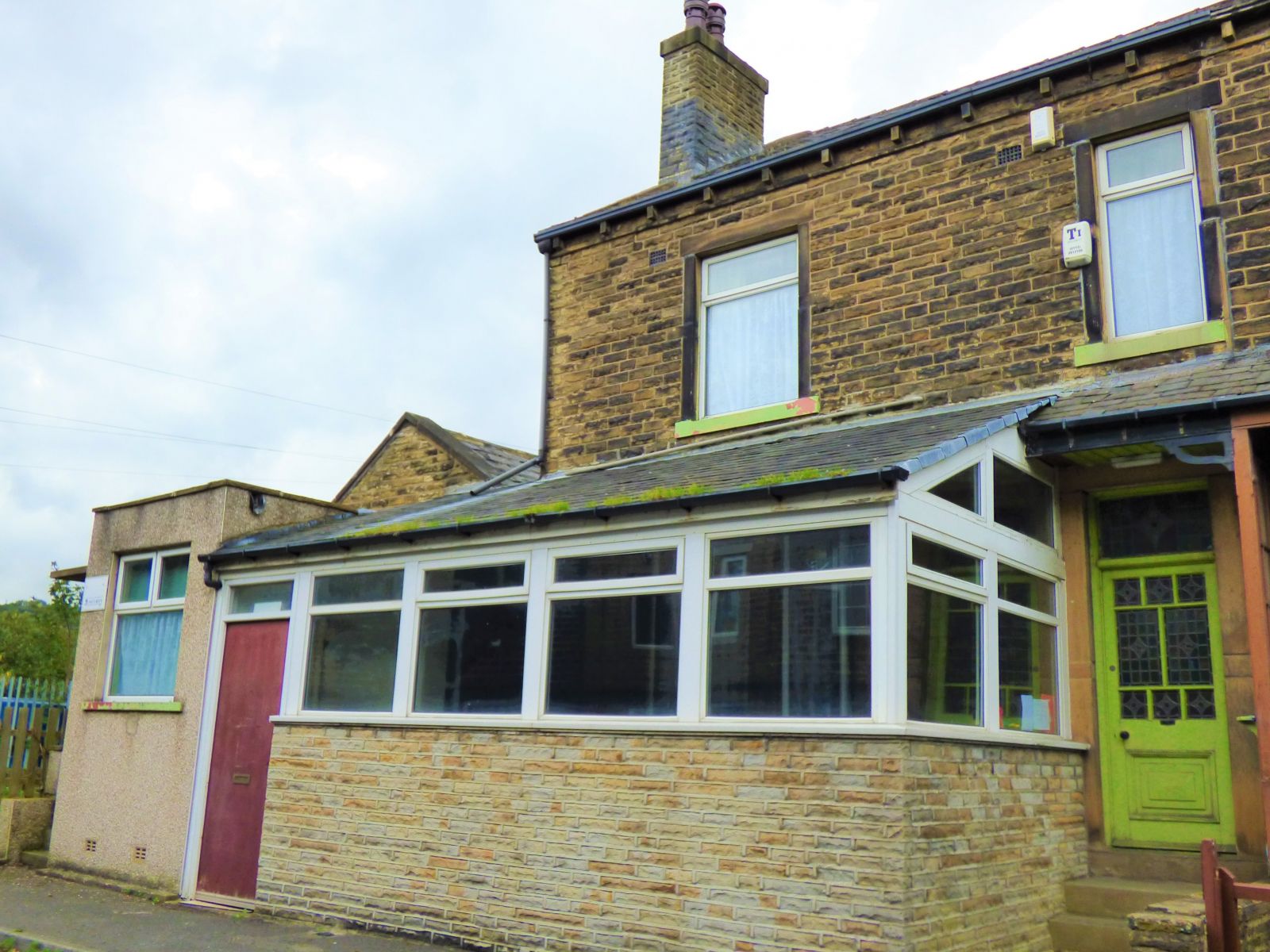 4 bed end terrace house to rent in Vale Street, Stockbridge, Keighley