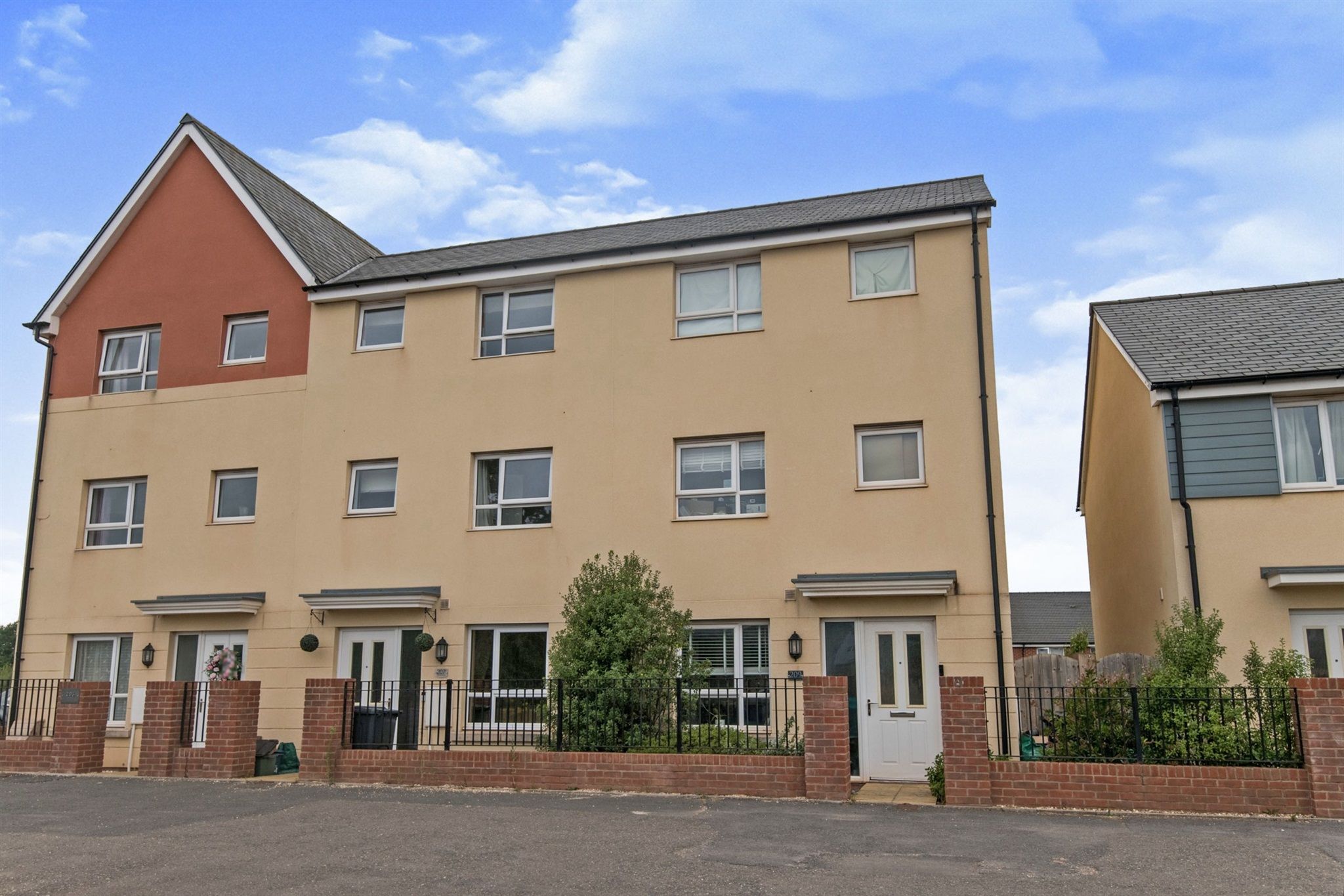 4 bed end terrace house for sale in Tillhouse Road, Cranbrook, Exeter EX5 Zoopla
