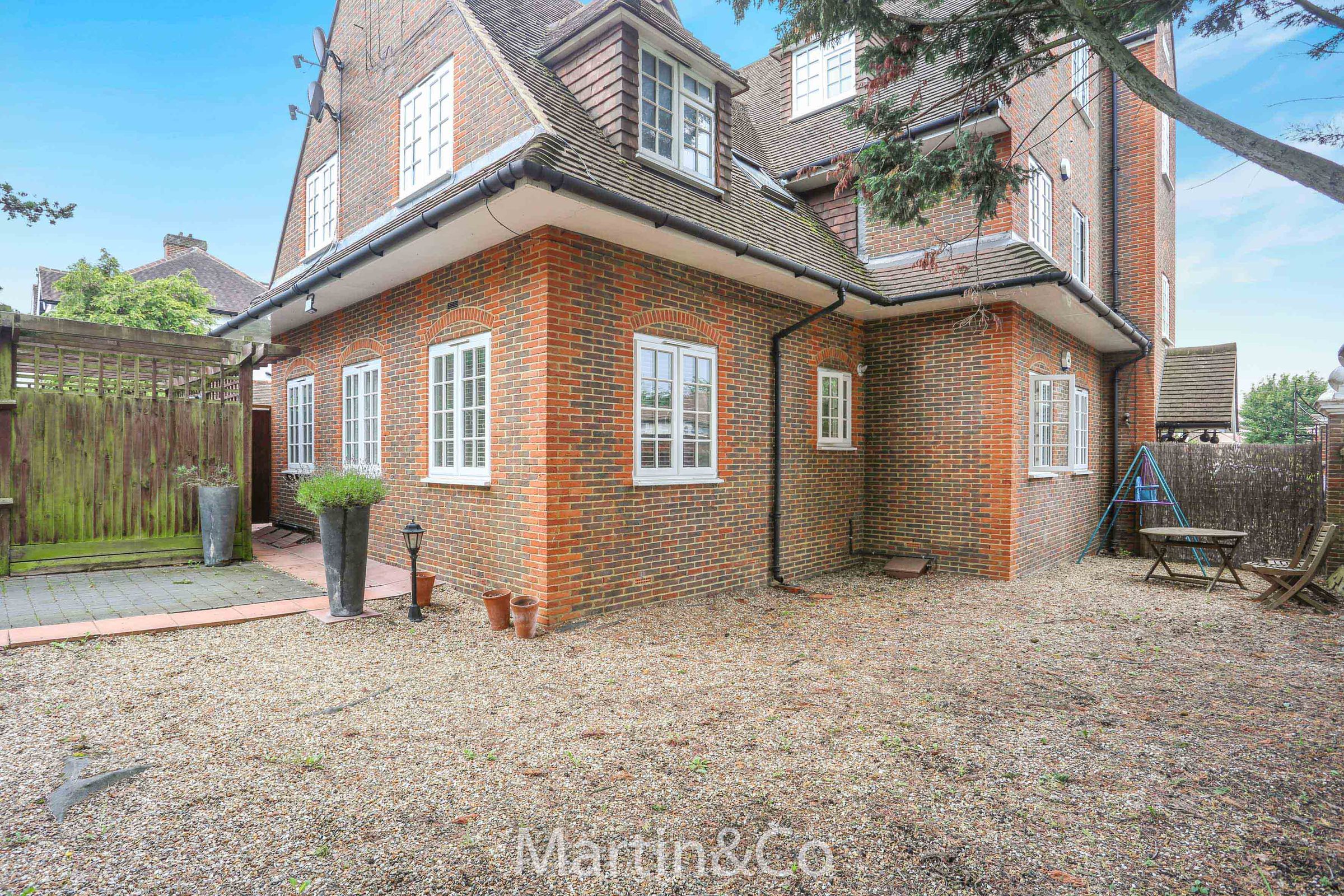 2 bed flat for sale in Wandle Road, Morden SM4 Zoopla