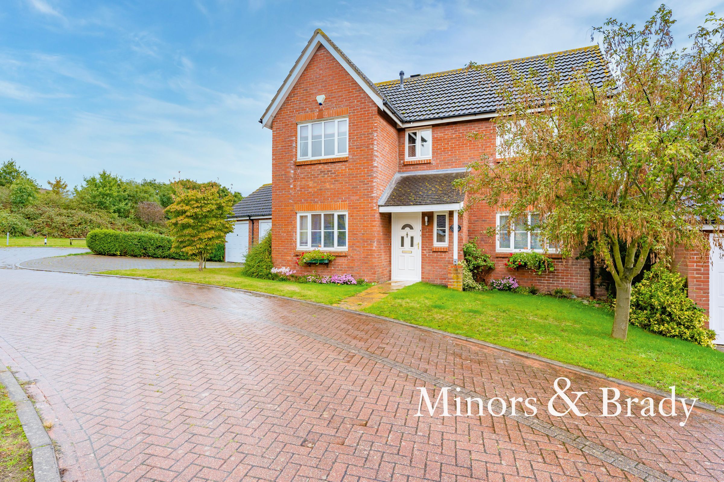 4 bed detached house for sale in Blake Drive, Bradwell, Great Yarmouth