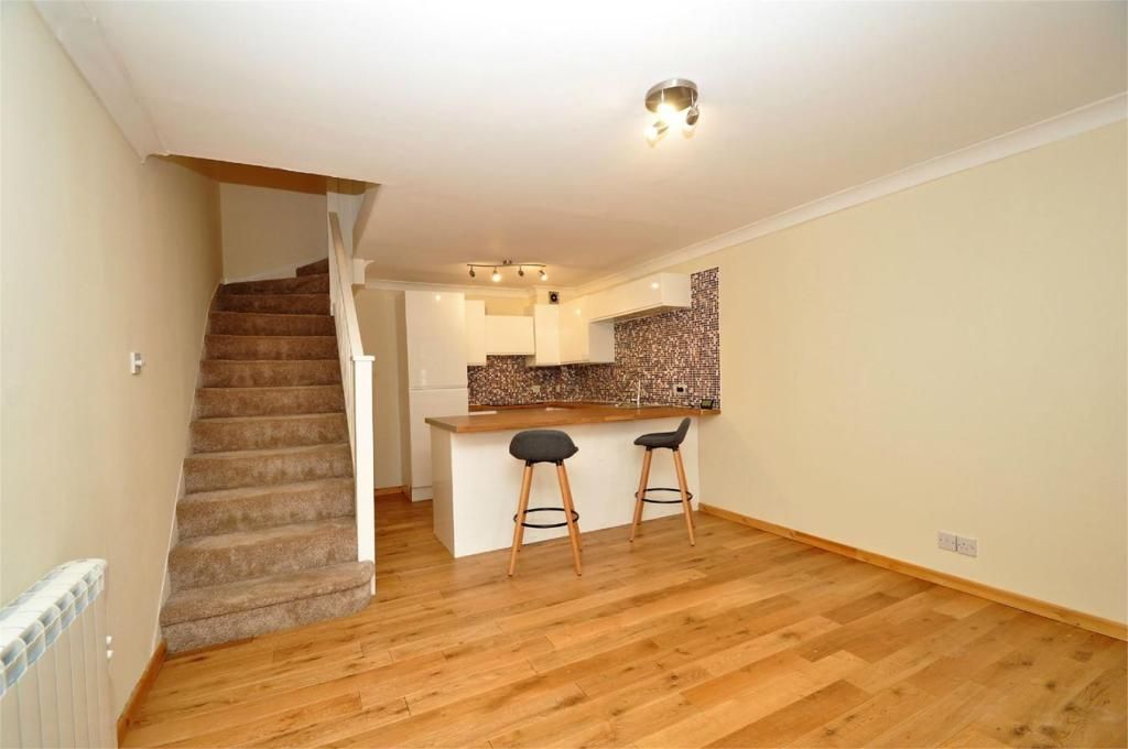 1 bed terraced house to rent in Wellington Drive, Welwyn Garden City