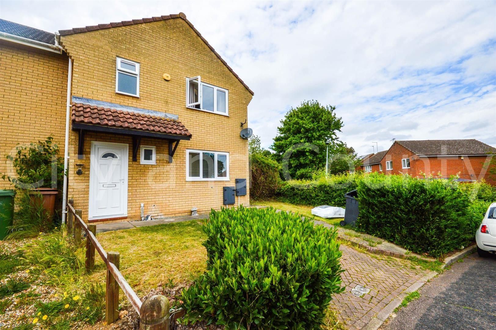 3 bed semidetached house for sale in Sandpiper Drive, Stanground