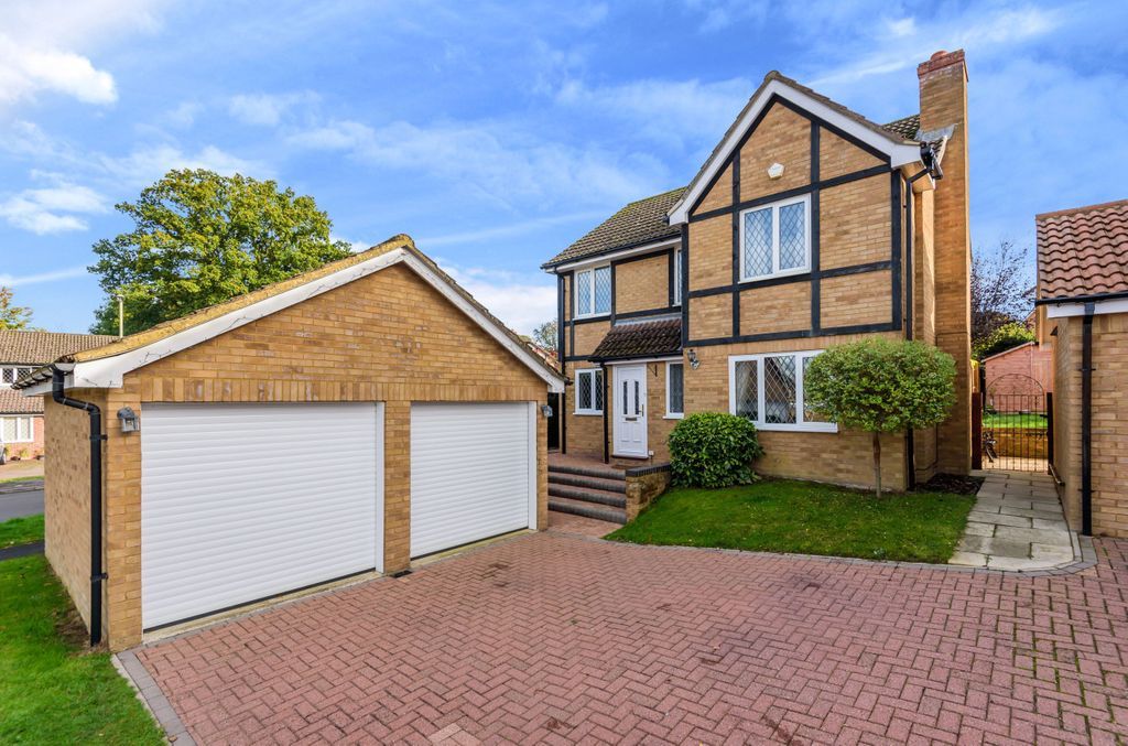 4 bed detached house for sale in Warblington Close, Tadley RG26 Zoopla