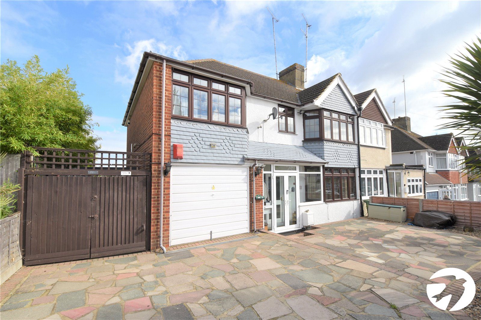 4 bed semidetached house for sale in Willow Avenue, Swanley, Kent BR8