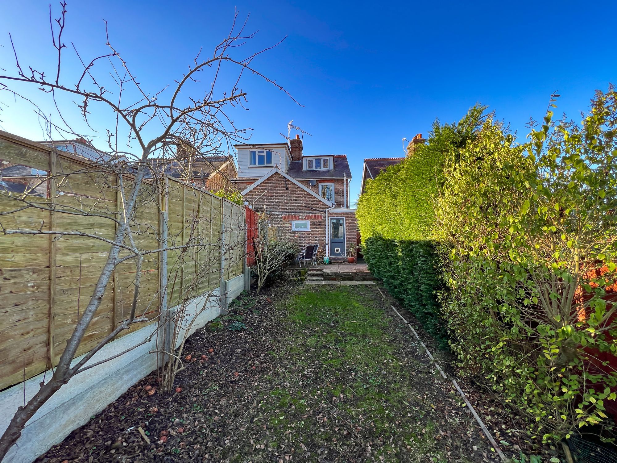 2 bed cottage for sale in Dormans Park Road, East Grinstead RH19 Zoopla