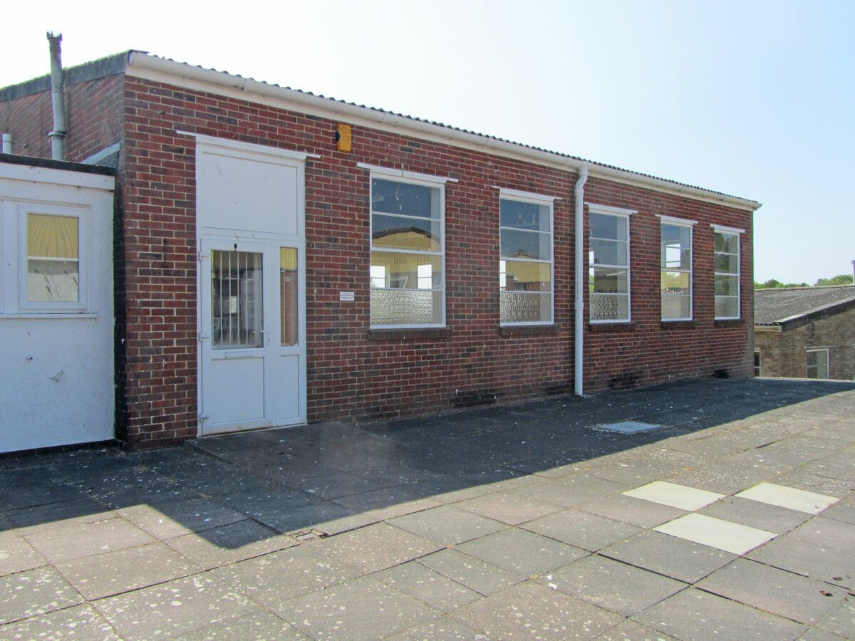 Light industrial to let in Unit 69 Station Road Industrial Estate